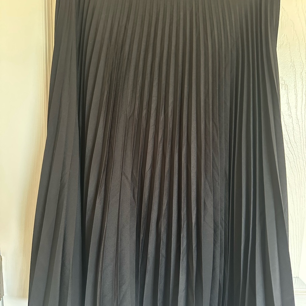 Burberry Uniform Elegant Black Pleated Midi Skirt Size 8 - Picture 15 of 16
